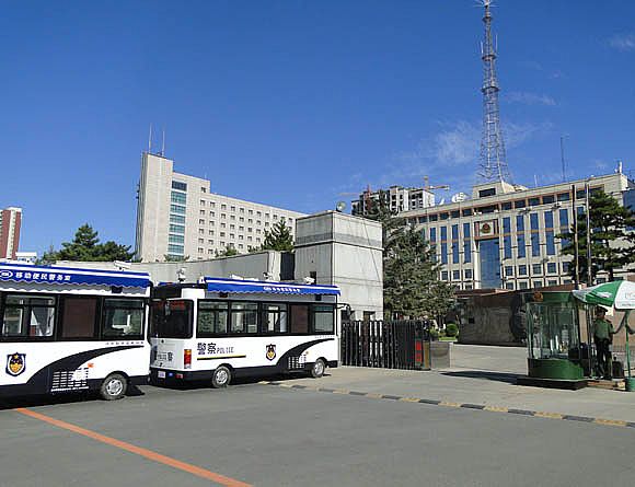 躍迪移動警務室進入市公安局