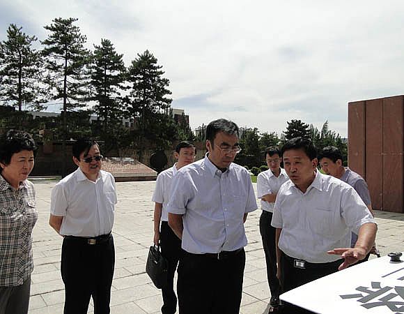 呂洪濤董事長現場解說移動警務室細節