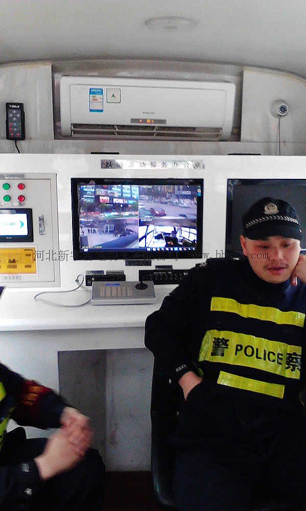 警務室內 民警在執勤