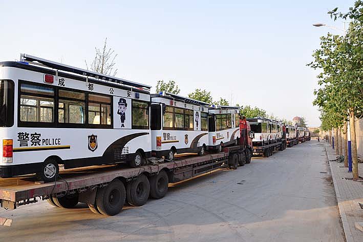 成都市公安局70臺移動警務室首批發車儀式