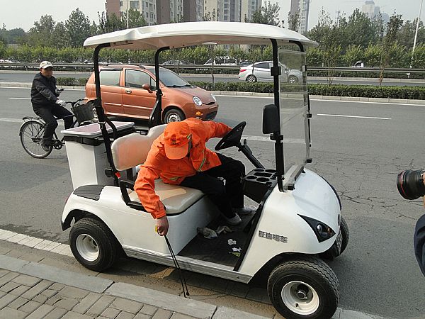 石家莊市二環(huán)路推廣垃圾裝卸機械化-垃圾清運車