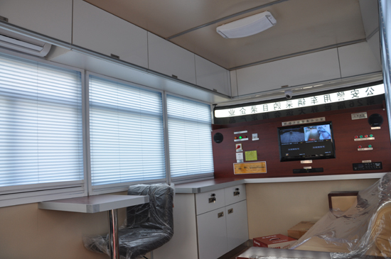 四川成都移動(dòng)警務(wù)室上街，為“清網(wǎng)行動(dòng)”攻堅(jiān)