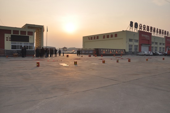 2015年新年上班第一天，鞭炮齊鳴，禮花沖天，精神飽滿干事業！