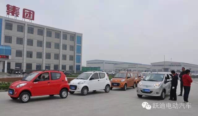 躍迪電動(dòng)汽車裝車完畢發(fā)往荊州，買躍迪電動(dòng)汽車可投保，解決您的后顧之憂！