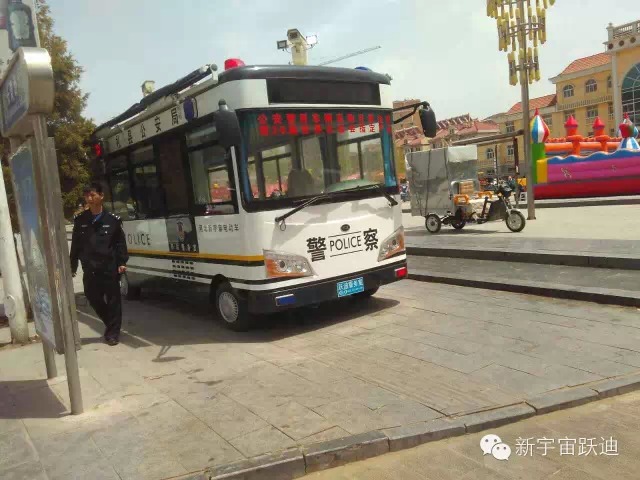 躍迪移動警務室執勤崇禮縣,維護地方社會穩定