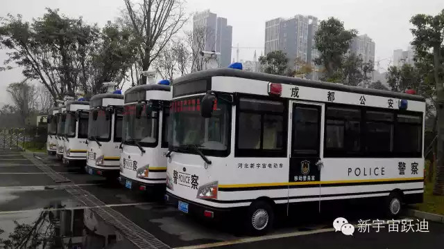 躍迪移動警務室發車成都----服務群眾得民心順民意