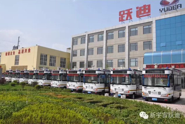 躍迪移動警務(wù)室執(zhí)勤于保定東站—全天候執(zhí)勤,確保人民安全