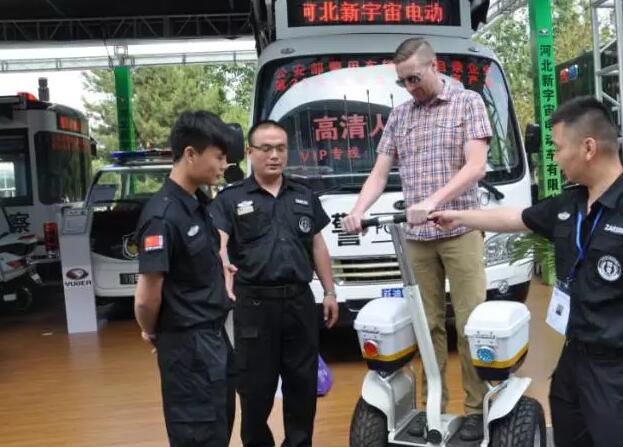 躍迪移動測速卡口、躍迪定制智能人臉識別成為本屆警用裝備博覽會焦點