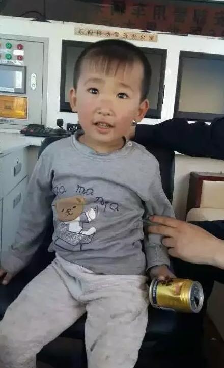 貪玩幼童上高速—躍迪移動警務室助力，熱心民警忙尋親