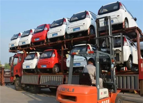 電動(dòng)轎車(chē)