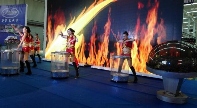 安達爾汽車下線儀式現場