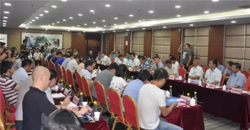 客車項(xiàng)目配套企業(yè)對(duì)接會(huì)現(xiàn)場