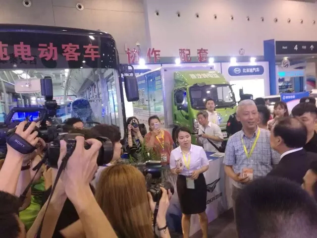 躍迪汽車帶您走進(jìn)2017絲博會暨21屆西洽會，感受展會盛況