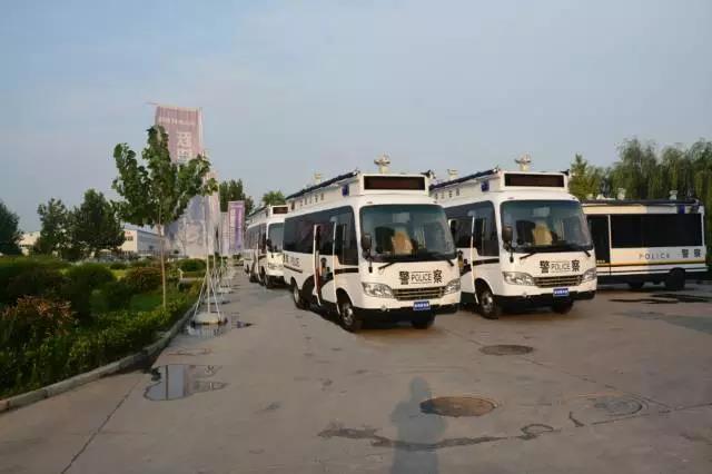 躍迪燃油版移動(dòng)警務(wù)室順利發(fā)往天津