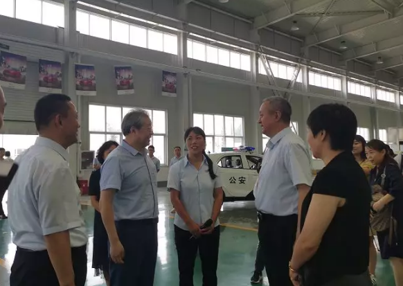 河北省政協(xié)副主席盧曉光，河北省委統(tǒng)戰(zhàn)部副部長、省工商聯(lián)黨組書記郭翠朵率調(diào)研組到躍迪集團(tuán)開展重點(diǎn)提案督辦調(diào)研