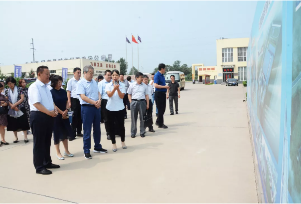 河北省政協(xié)副主席盧曉光，河北省委統(tǒng)戰(zhàn)部副部長、省工商聯(lián)黨組書記郭翠朵率調(diào)研組到躍迪集團(tuán)開展重點(diǎn)提案督辦調(diào)研