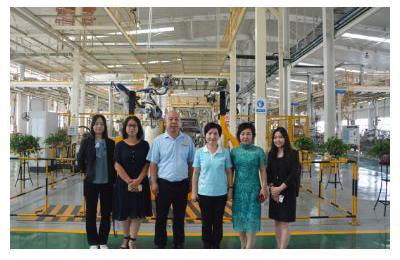 泰國(guó)駐華大使館公使銜參贊鐘寶芬蒞臨躍迪集團(tuán)參觀考察