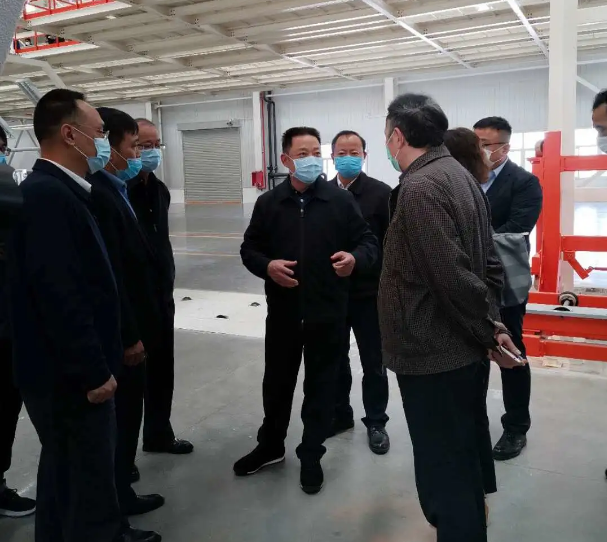 四川省人大常委會黨組副書記、副主任黃新初蒞臨躍迪國躍新能源汽車產業園調研