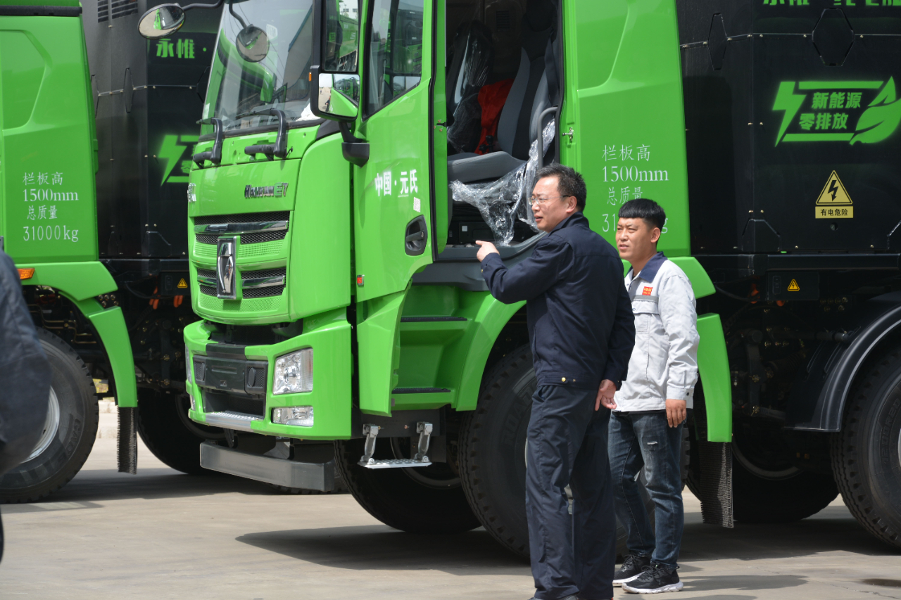 政府搭臺企業(yè)唱戲石家莊市渣土辦率21家企業(yè)蒞臨躍迪集團參觀考察