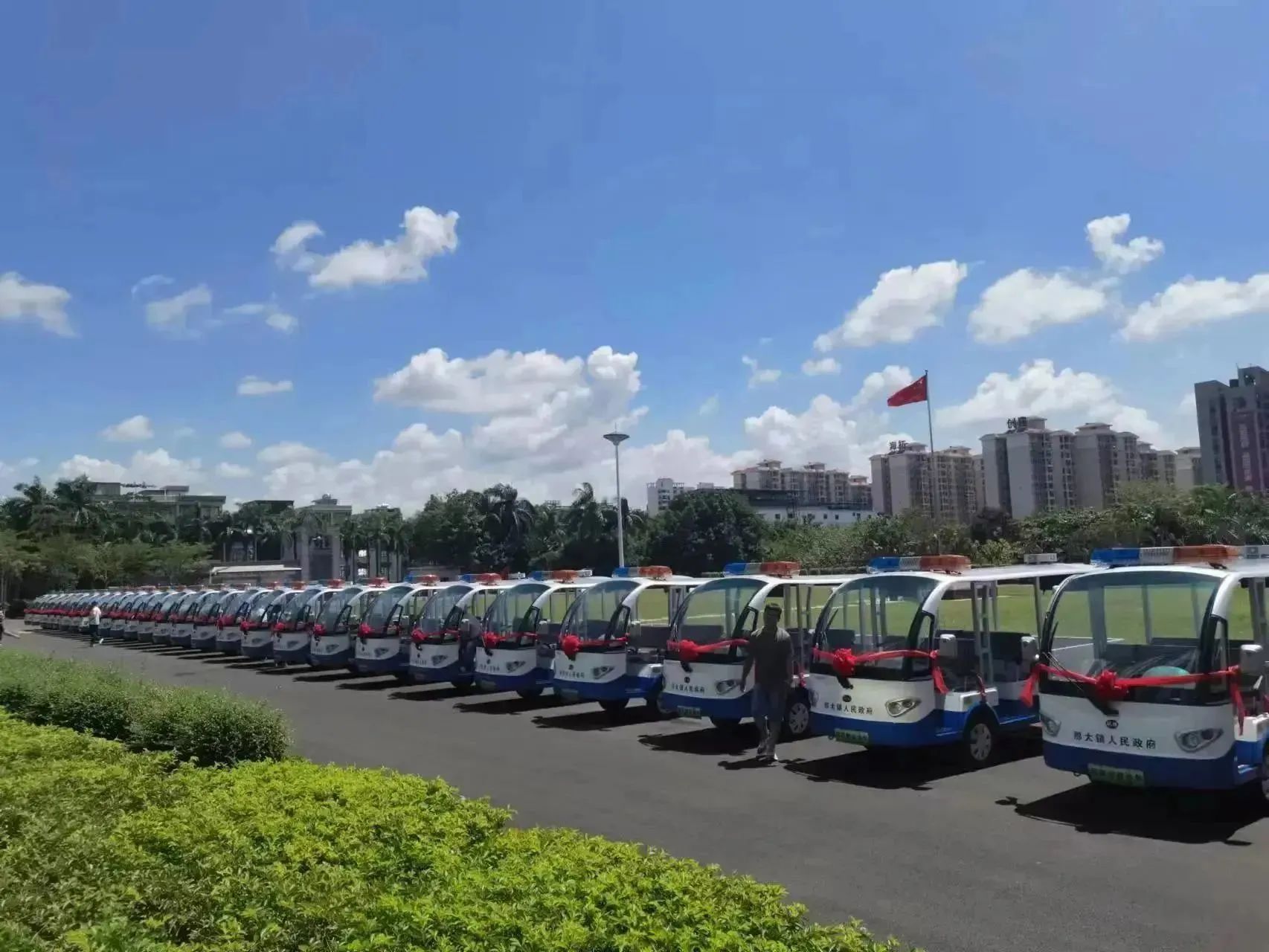 新能源 引領綠色出行丨躍迪純電動貨車亮相海南