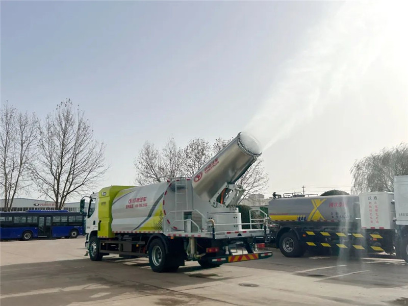 低碳環保 除霾降塵丨躍迪新能源多功能抑塵車、清洗車強強組合