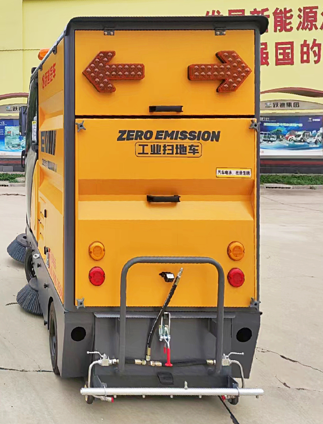 強力吸塵，高效清掃-躍迪小型清掃車