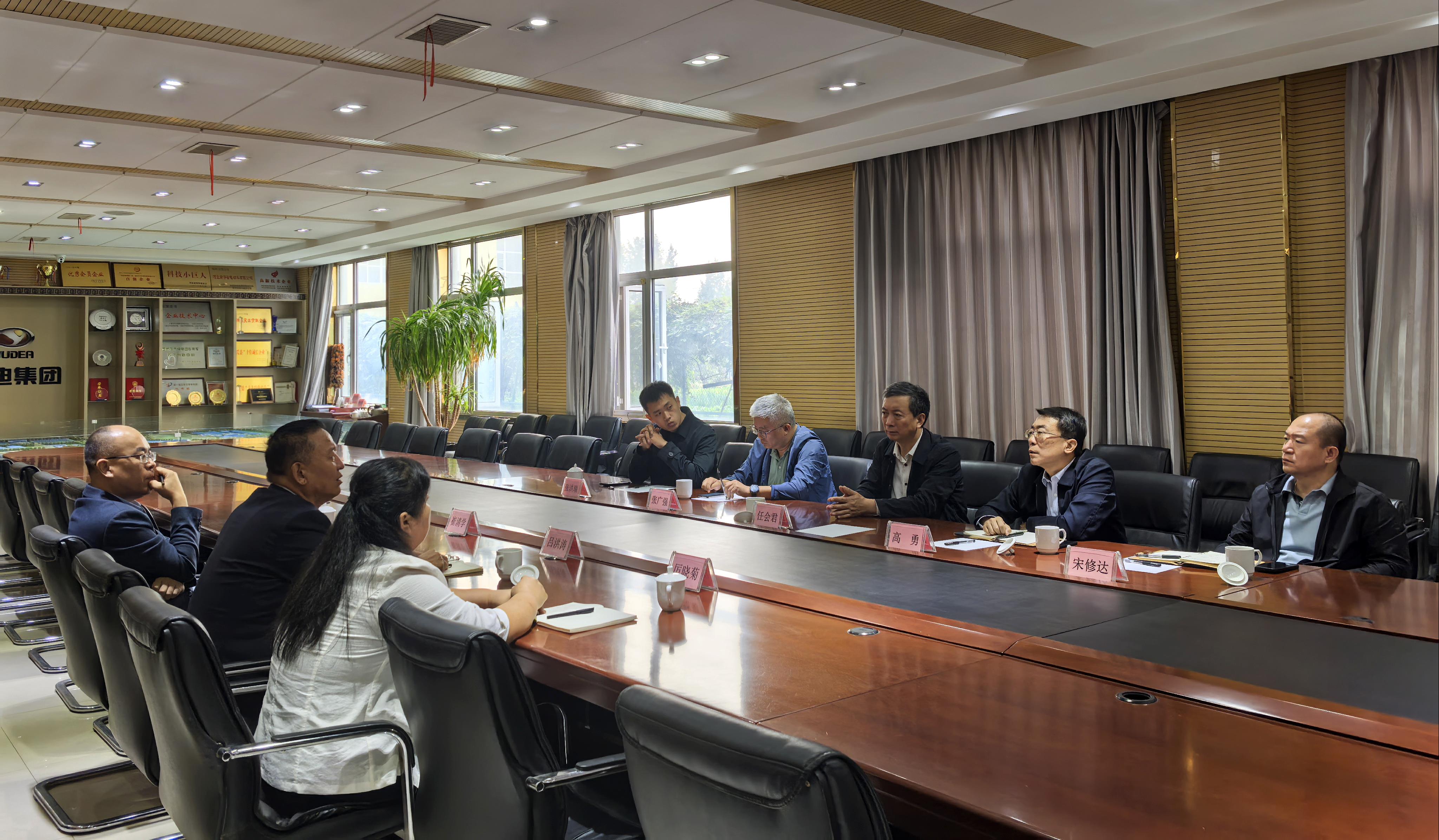 河北省商務廳副廳長任會君?一行到躍迪集團調研